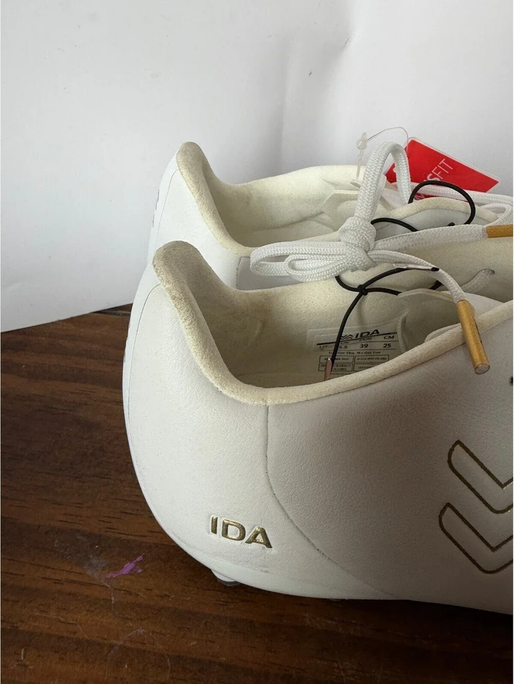 IDA White Quilted Soccer Cleats Size 8 Women's